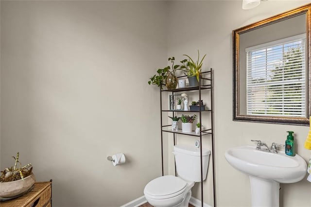 8553 Braylen Manor Dr, Douglasville, GA 30134 - half bath featuring toilet and baseboards