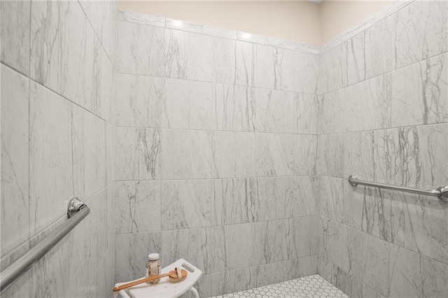 bathroom featuring tiled shower