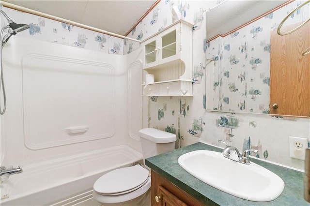 full bath featuring shower / tub combo with curtain, vanity, toilet, and wallpapered walls