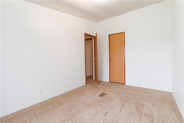 spare room featuring carpet and visible vents