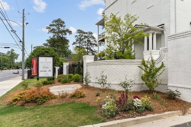 view of community / neighborhood sign