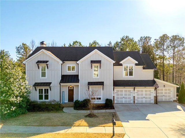 view of front of property featuring a garage and a front yard