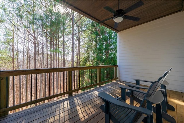 deck with ceiling fan