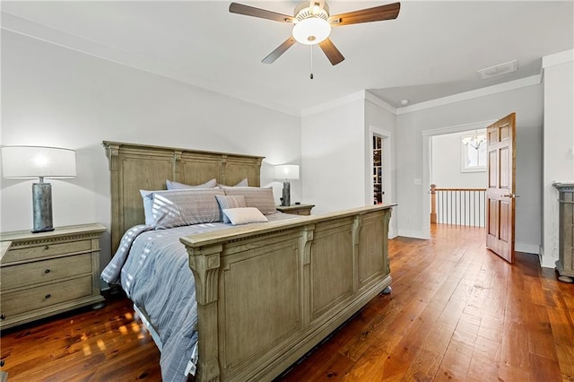 bedroom featuring dark hardwood / wood-style flooring, crown molding, and ceiling fan