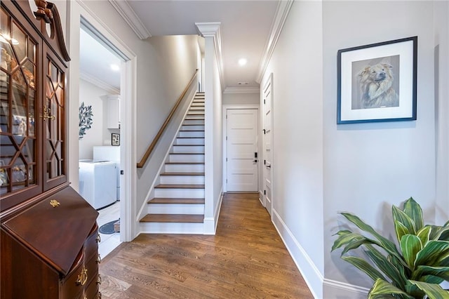 bathroom featuring baseboards, a wealth of natural light, toilet, and vanity