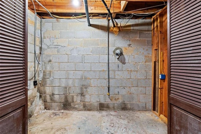 900 Fleetwood Cir, Atlanta, GA 30311 - full bathroom with a tile shower and concrete flooring