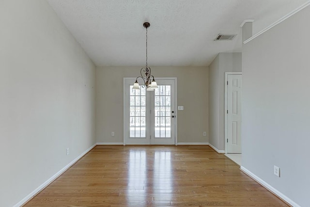 41 Pebble Ct, Hoschton, GA 30548 - unfurnished room featuring an inviting chandelier, light wood-type flooring, baseboards, and visible vents