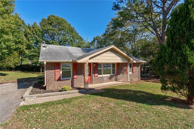 view of front of home with a front yard