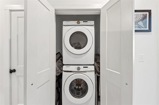 701 Pryor St SW Unit 5, Atlanta, GA 30315 - laundry area featuring stacked washing machine and dryer