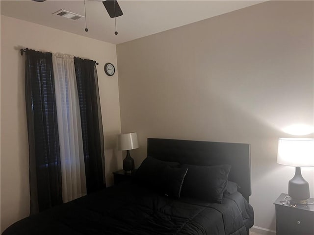 bedroom with ceiling fan