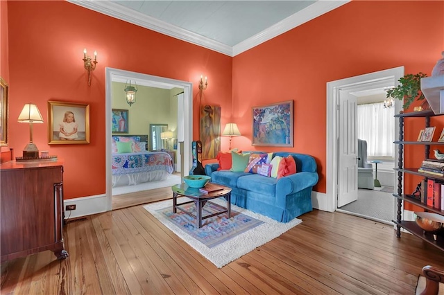 living room featuring hardwood / wood-style floors and ornamental molding