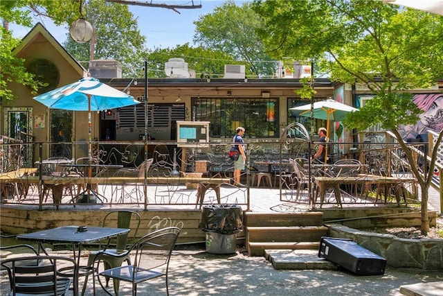 611 Pickett St SE, Atlanta, GA 30316 - view of property's community featuring outdoor dining area and a patio area