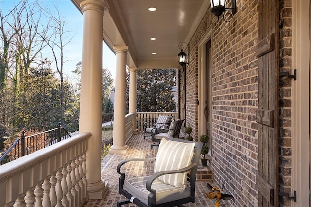 balcony featuring covered porch