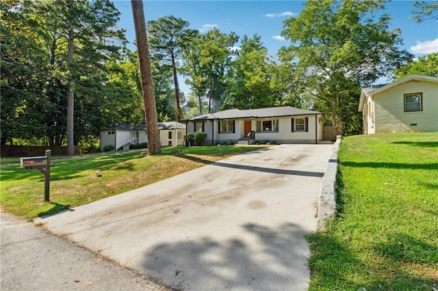 single story home with a front lawn