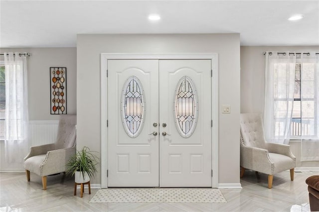 foyer featuring wainscoting, a wealth of natural light, and recessed lighting
