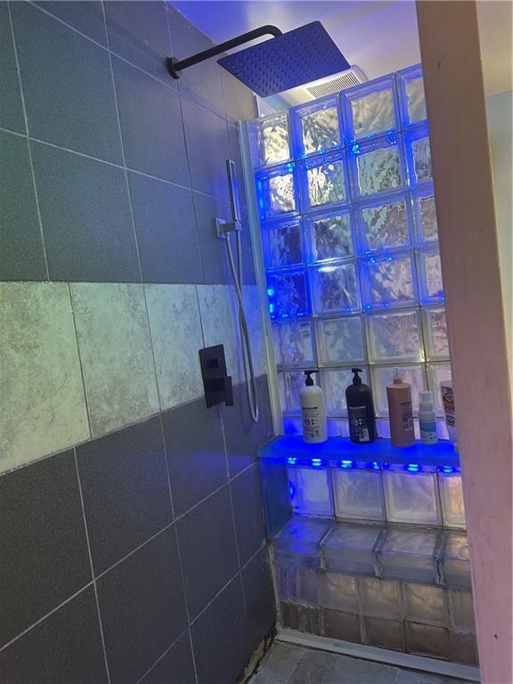 full bath featuring a tile shower