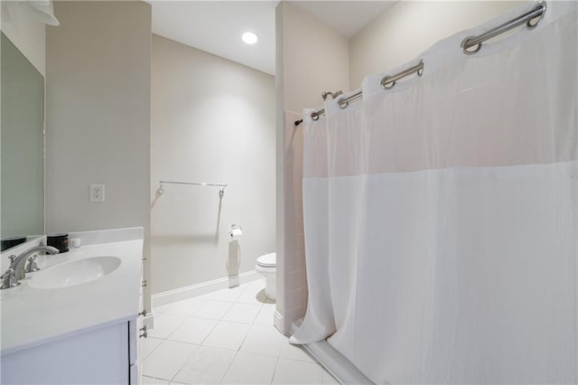 bathroom with tile patterned floors, toilet, curtained shower, baseboards, and vanity