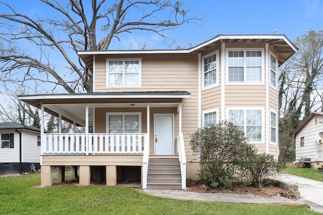 view of front facade featuring a porch and a front lawn