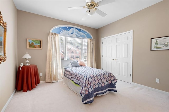 bedroom with carpet floors, a ceiling fan, baseboards, and a closet