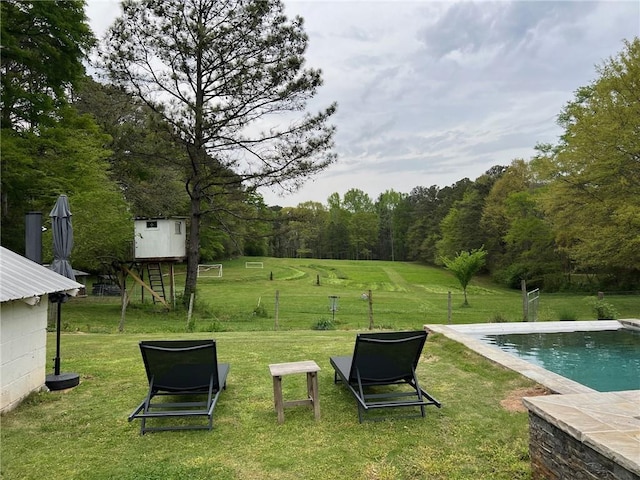 view of yard featuring a fenced in pool