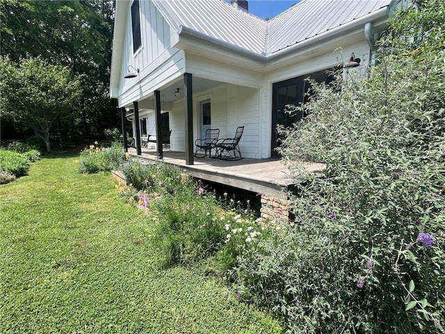 exterior space featuring a lawn