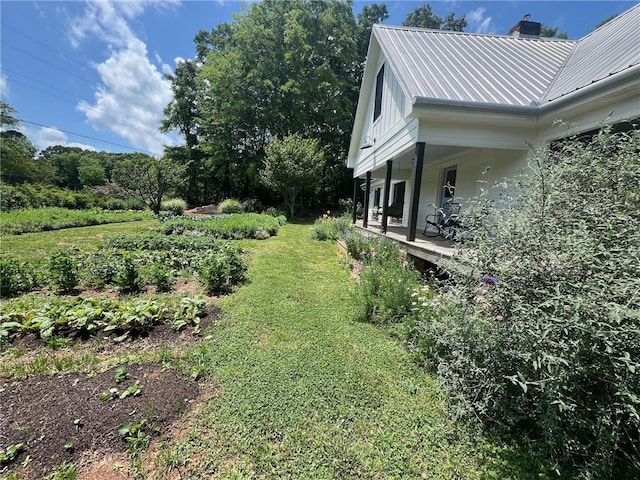 view of yard featuring a patio area