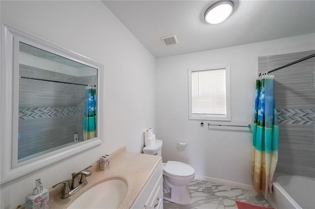 full bath featuring shower / tub combo with curtain, vanity, toilet, baseboards, and visible vents