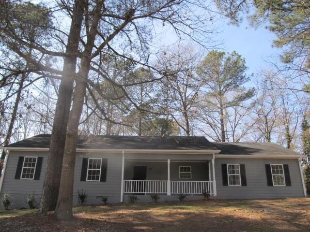 single story home with covered porch