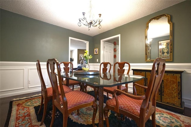 dining space with an inviting chandelier