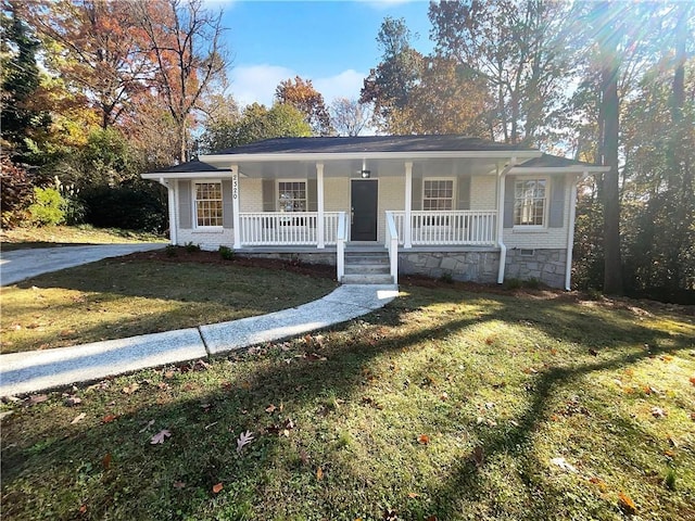 view of front facade with a porch and a front lawn