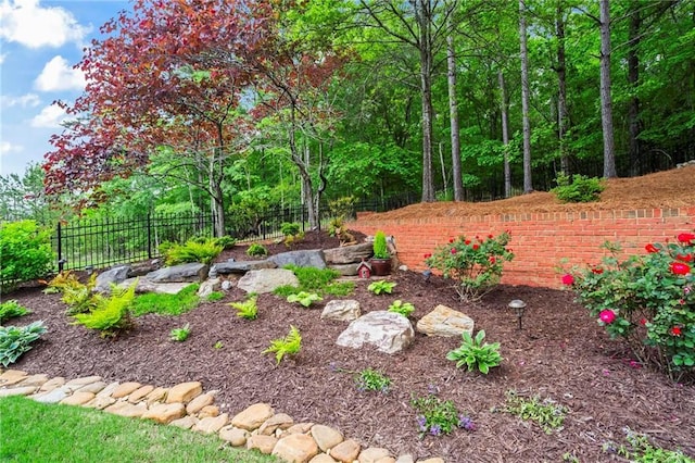 31 Brownson Ct, Acworth, GA 30101 - view of yard featuring fence