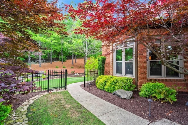 31 Brownson Ct, Acworth, GA 30101 - view of yard featuring fence