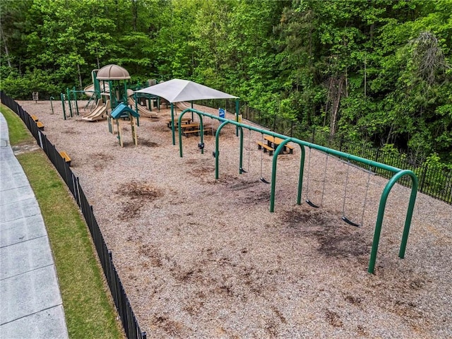 31 Brownson Ct, Acworth, GA 30101 - surrounding community with fence and playground community