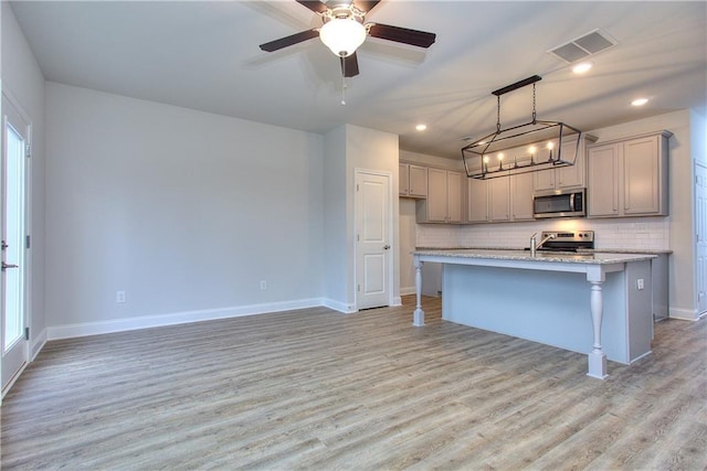 123 Greenview Ct Unit 1305, Homer, GA 30547 - kitchen featuring appliances with stainless steel finishes, light wood finished floors, tasteful backsplash, gray cabinetry, and a ceiling fan