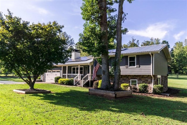 view of front of home featuring a garage and a front yard