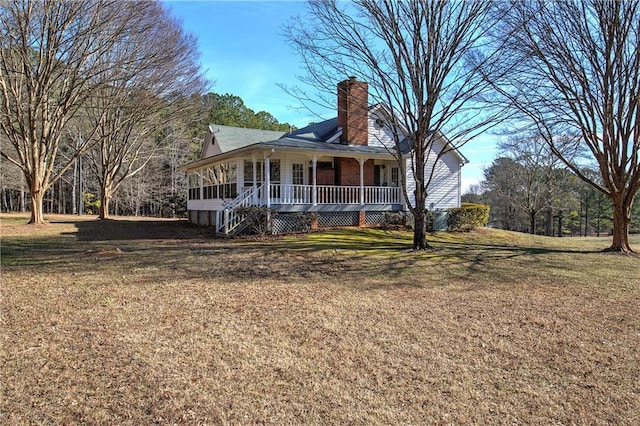 view of front facade with a front yard and a porch