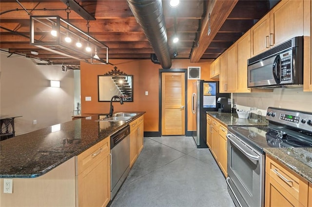 319 Atlanta St SE Unit 315, Marietta, GA 30060 - kitchen featuring appliances with stainless steel finishes, a sink, light brown cabinets, concrete flooring, and an island with sink