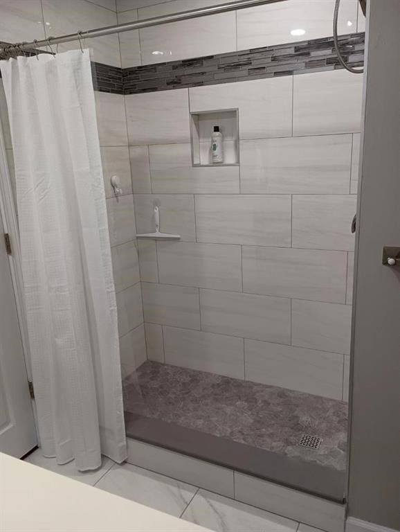 bathroom featuring curtained shower