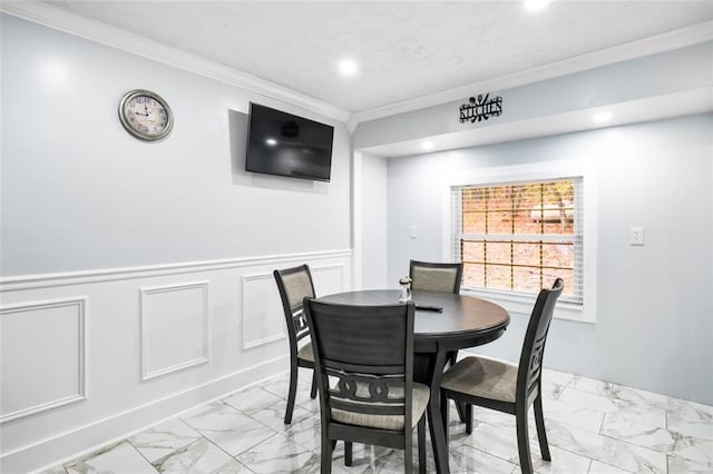 dining area with ornamental molding