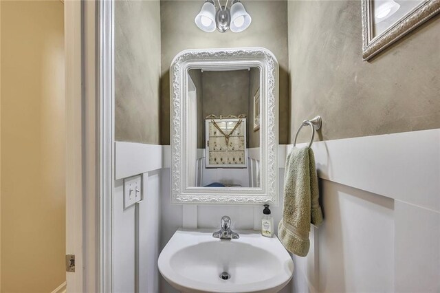 bathroom featuring a sink and a chandelier
