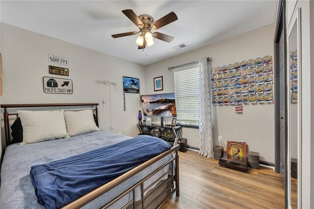 bedroom featuring wood finished floors and a ceiling fan