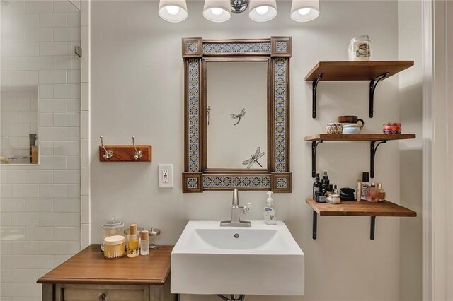 laundry area with washer / dryer, cabinet space, and light tile patterned floors