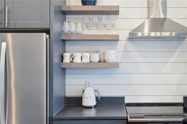 126 Chestnut Cir, Atlanta, GA 30342 - kitchen view of freestanding refrigerator, wall chimney range hood, open shelves, and dark countertops