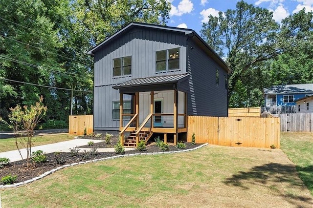 view of front of house featuring a front lawn