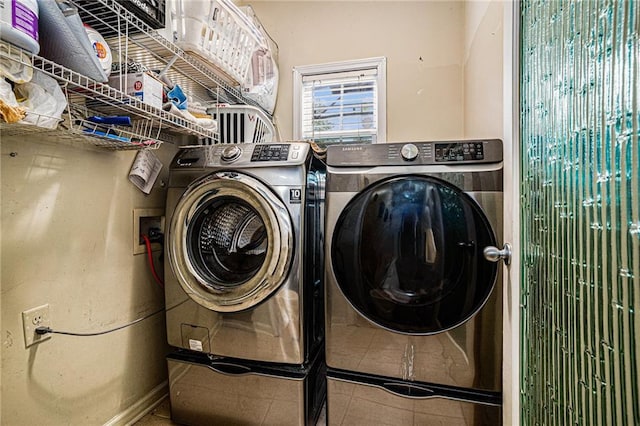 laundry area with laundry area, independent washer and dryer, and tile patterned floors