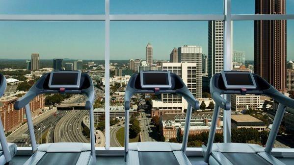 exercise room featuring a city view