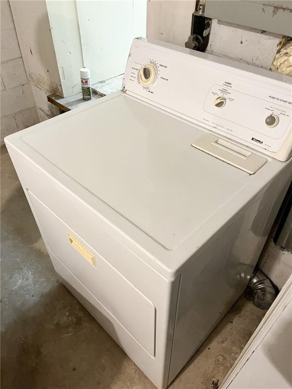 laundry room with washer / clothes dryer