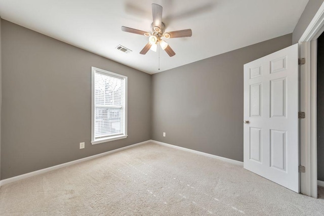 carpeted empty room featuring ceiling fan