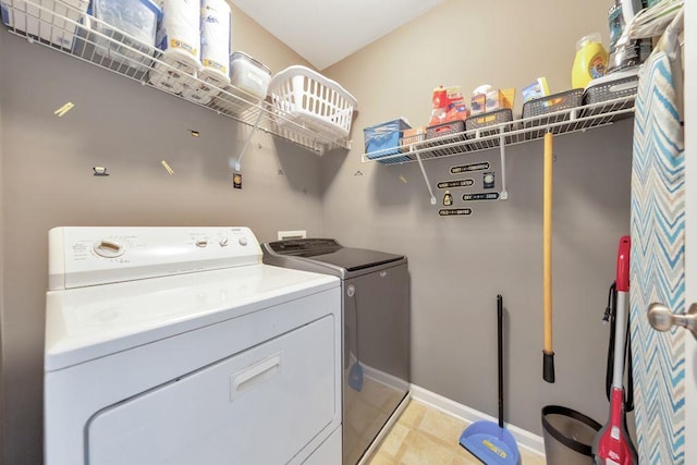 washroom featuring washing machine and clothes dryer