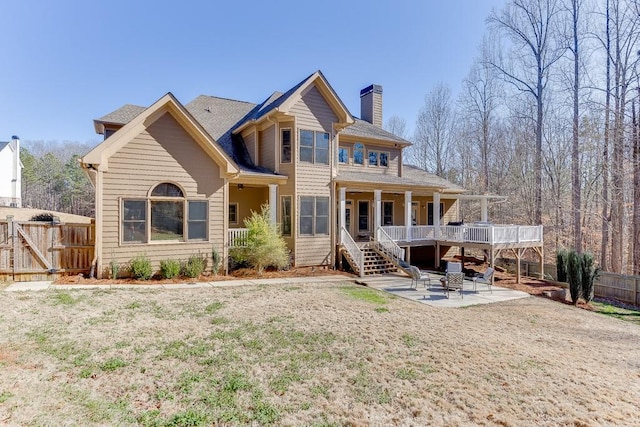 view of front of property featuring a patio area